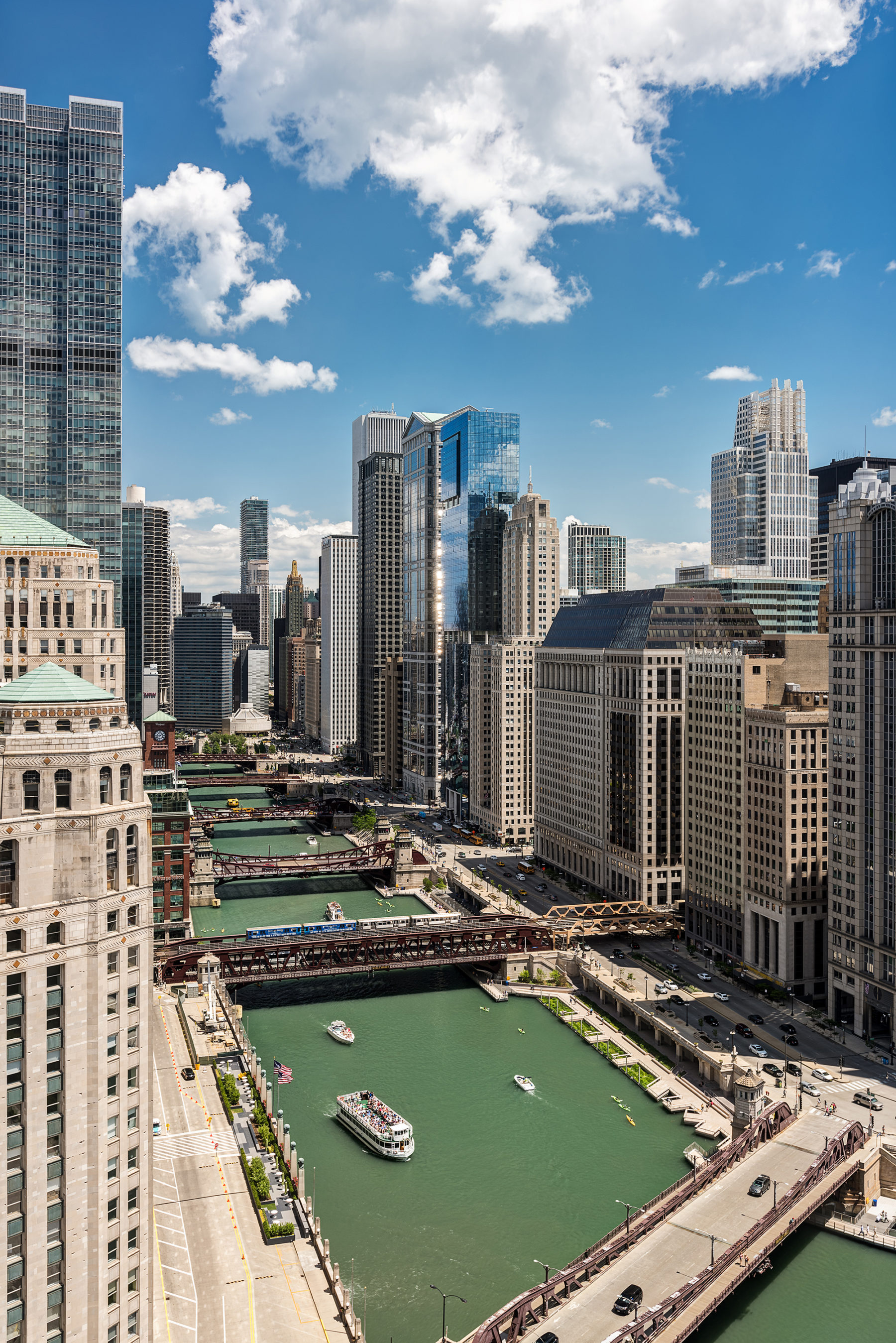 Image of chicago riverwalk from above with boats