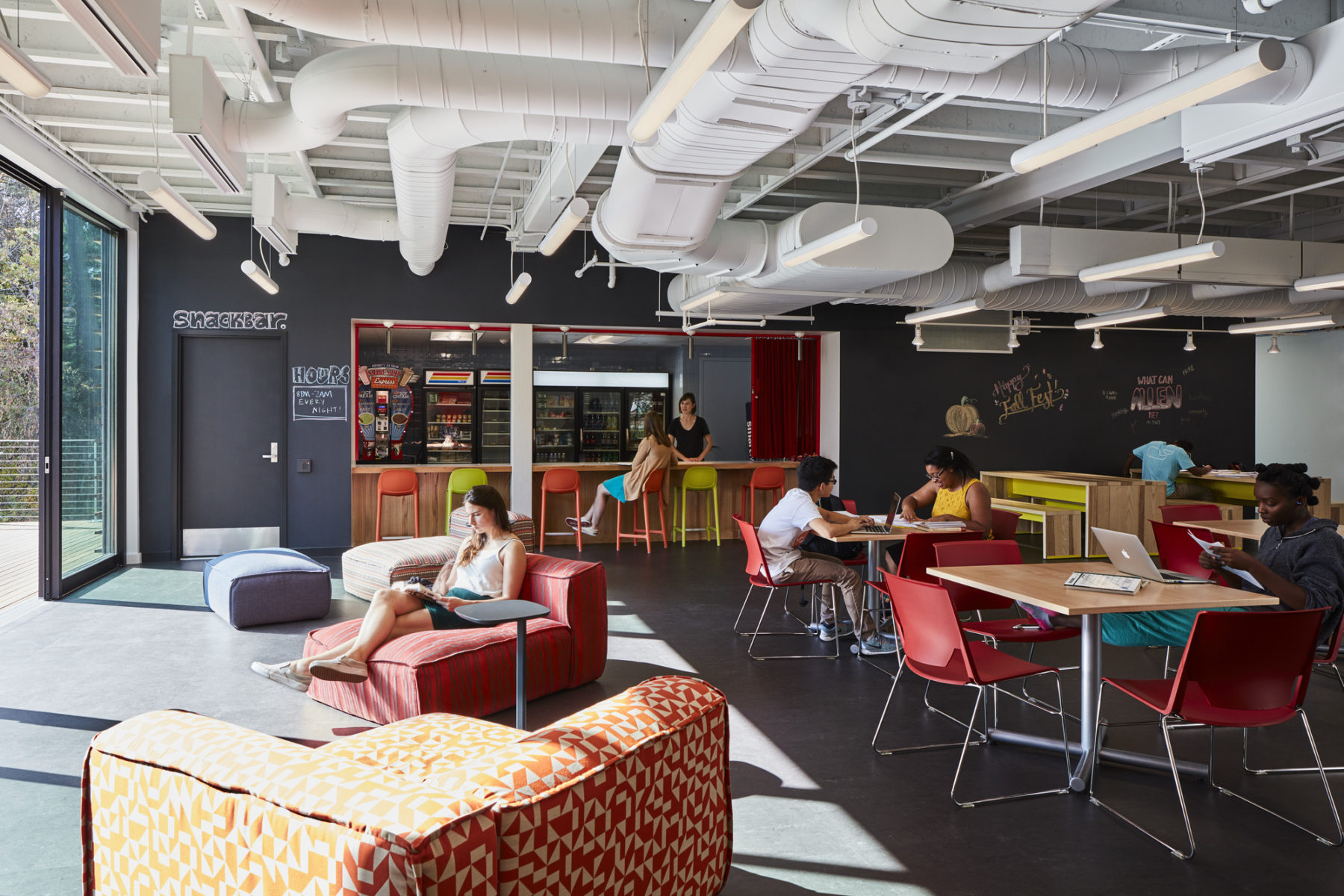 lounge area with students at tables and on chairs