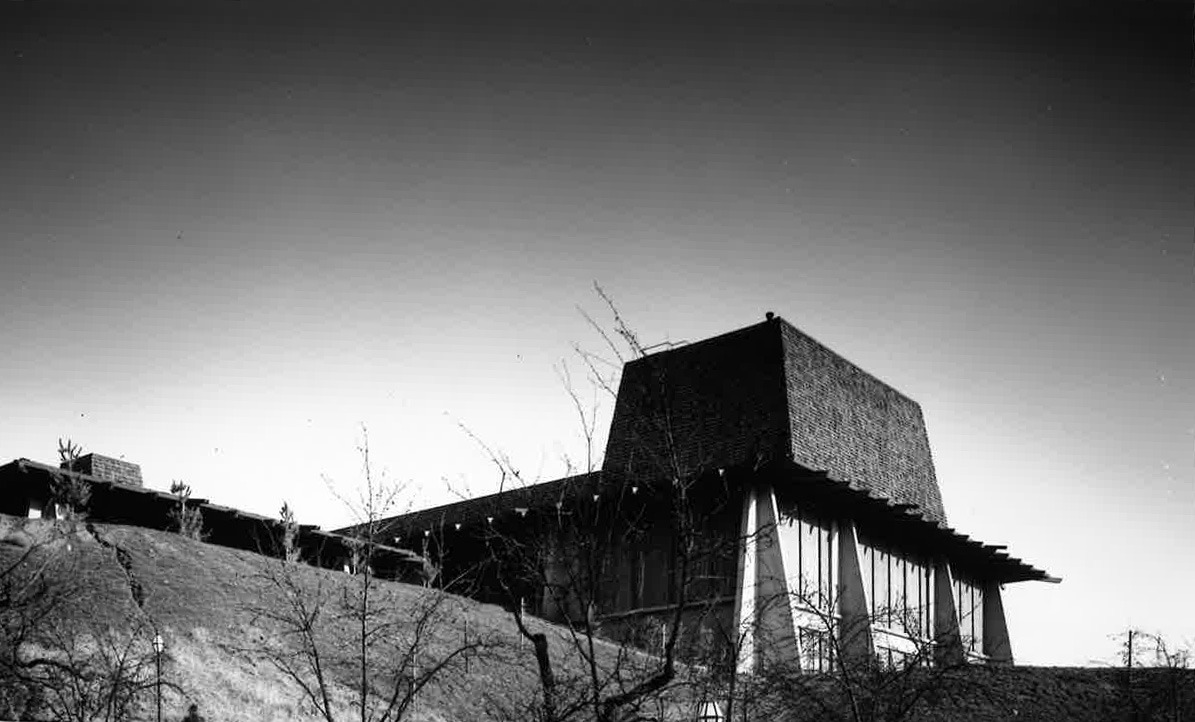 black and white perspective photograph of Foothill College, detailing the site of the campus resting on top a hill