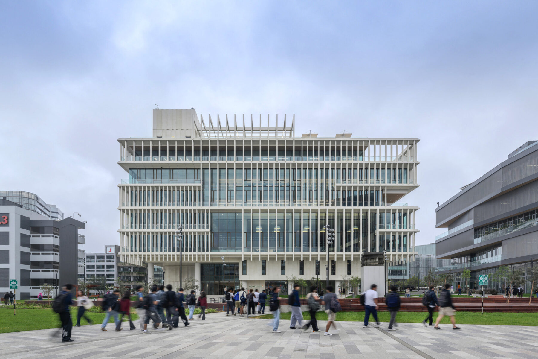 Frontal view of the library from the main plaza