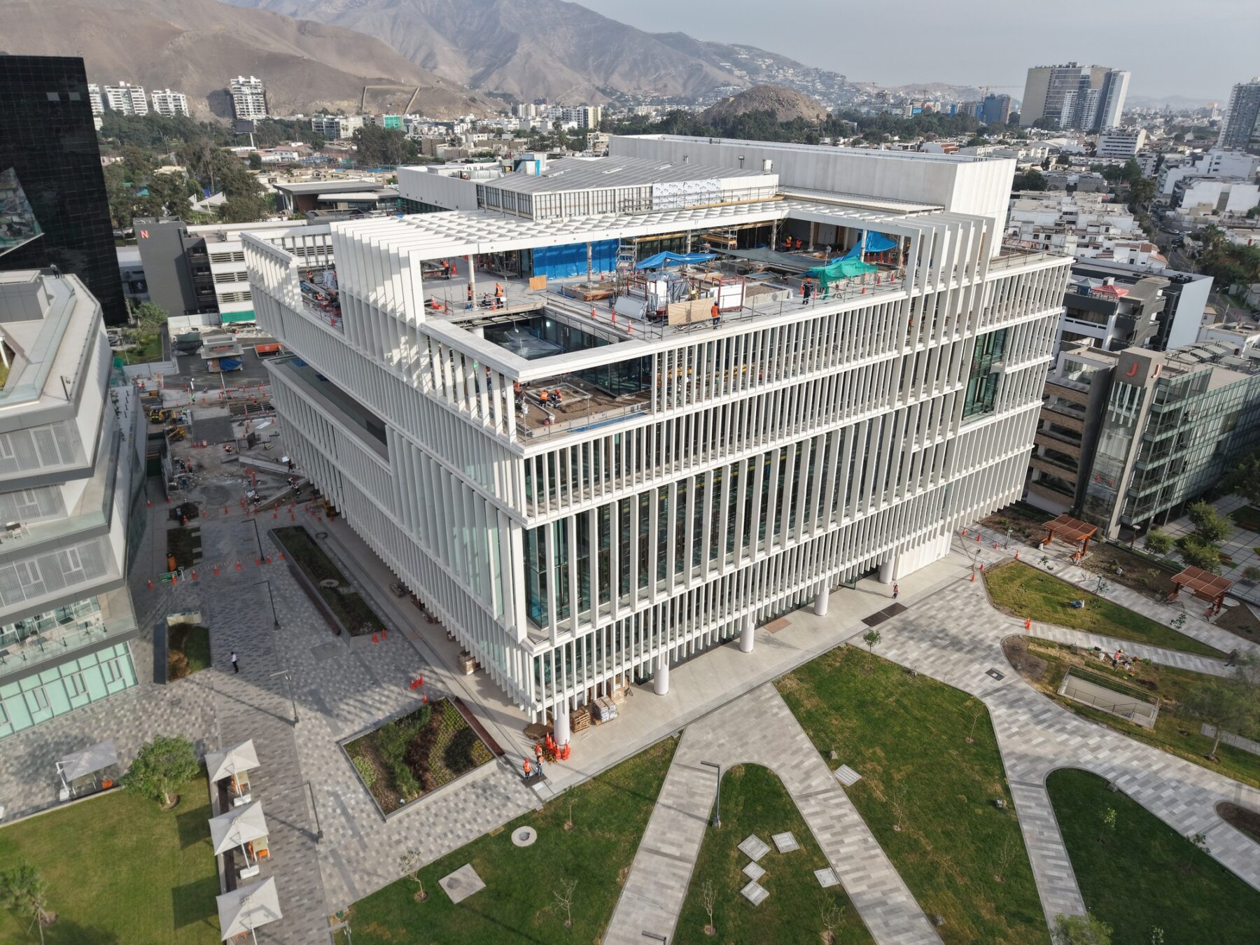 Aerial photo of library construction progress with all 8 floors built and crews working on the roof terrace